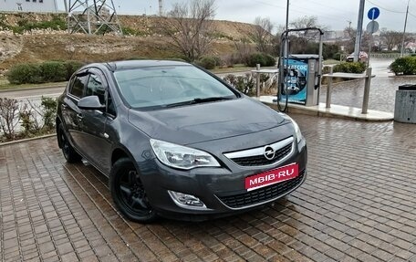 Opel Astra J, 2011 год, 740 000 рублей, 1 фотография