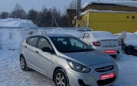 Hyundai Solaris II рестайлинг, 2011 год, 640 000 рублей, 1 фотография