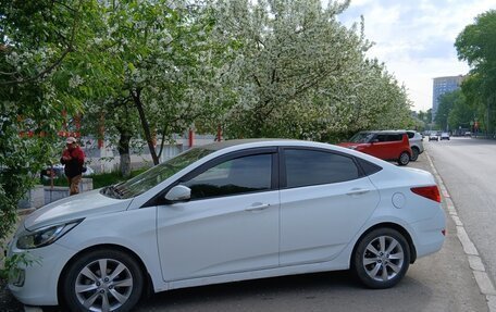 Hyundai Solaris II рестайлинг, 2011 год, 860 000 рублей, 2 фотография