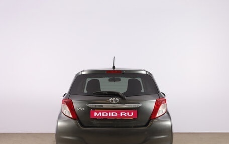 Toyota Vitz, 2011 год, 599 000 рублей, 5 фотография