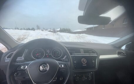 Volkswagen Tiguan II, 2019 год, 2 850 000 рублей, 11 фотография