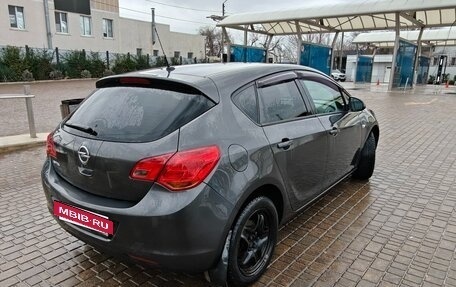 Opel Astra J, 2011 год, 740 000 рублей, 3 фотография
