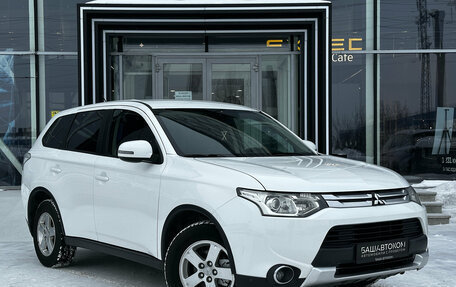 Mitsubishi Outlander III рестайлинг 3, 2014 год, 1 630 000 рублей, 3 фотография