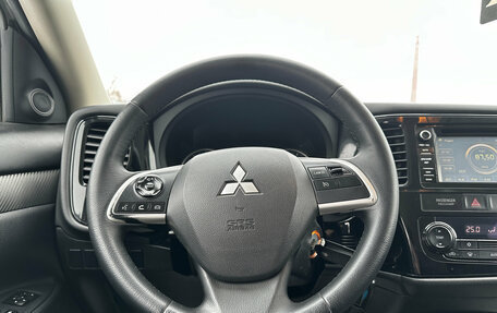 Mitsubishi Outlander III рестайлинг 3, 2014 год, 1 630 000 рублей, 7 фотография