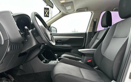 Mitsubishi Outlander III рестайлинг 3, 2014 год, 1 630 000 рублей, 13 фотография