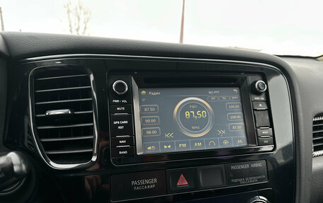 Mitsubishi Outlander III рестайлинг 3, 2014 год, 1 630 000 рублей, 9 фотография