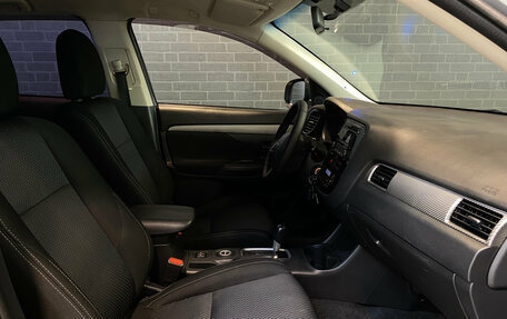 Mitsubishi Outlander III рестайлинг 3, 2012 год, 1 379 000 рублей, 13 фотография