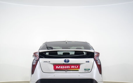 Toyota Prius IV XW50, 2016 год, 1 979 000 рублей, 5 фотография