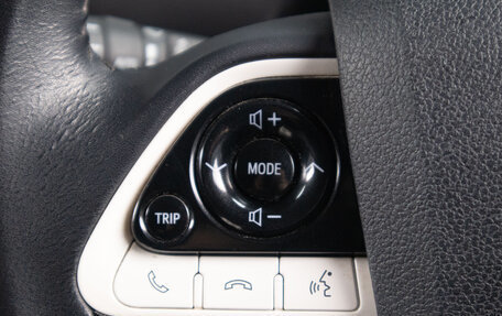 Toyota Prius IV XW50, 2016 год, 1 979 000 рублей, 10 фотография