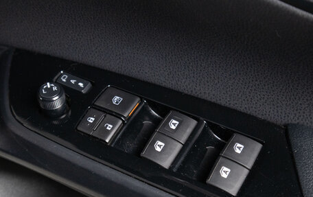 Toyota Prius IV XW50, 2016 год, 1 979 000 рублей, 15 фотография