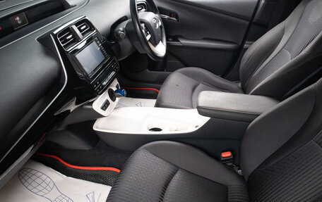 Toyota Prius IV XW50, 2016 год, 1 979 000 рублей, 16 фотография