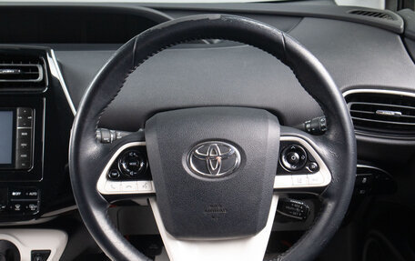 Toyota Prius IV XW50, 2016 год, 1 979 000 рублей, 9 фотография