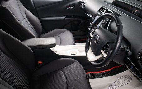 Toyota Prius IV XW50, 2016 год, 1 979 000 рублей, 14 фотография