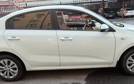 KIA Rio IV, 2019 год, 1 800 000 рублей, 2 фотография