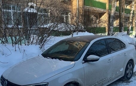Volkswagen Jetta VI, 2015 год, 1 120 000 рублей, 2 фотография