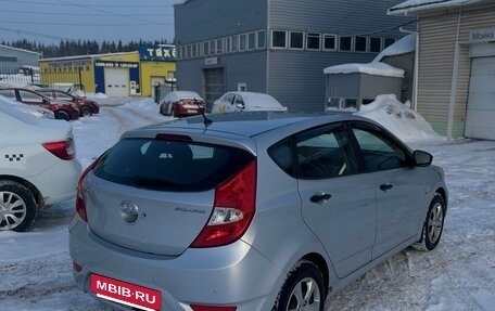 Hyundai Solaris II рестайлинг, 2011 год, 640 000 рублей, 2 фотография
