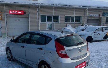 Hyundai Solaris II рестайлинг, 2011 год, 640 000 рублей, 3 фотография