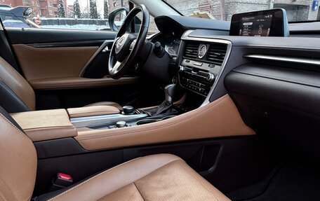 Lexus RX IV рестайлинг, 2019 год, 4 550 000 рублей, 8 фотография