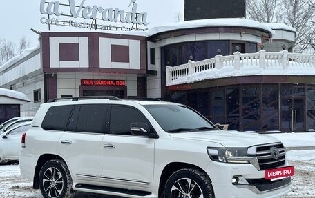 Toyota Land Cruiser 200, 2018 год, 6 700 000 рублей, 2 фотография