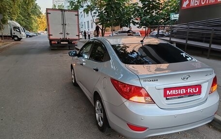 Hyundai Solaris II рестайлинг, 2013 год, 850 000 рублей, 3 фотография