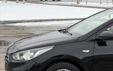 Hyundai Solaris II рестайлинг, 2017 год, 950 000 рублей, 2 фотография