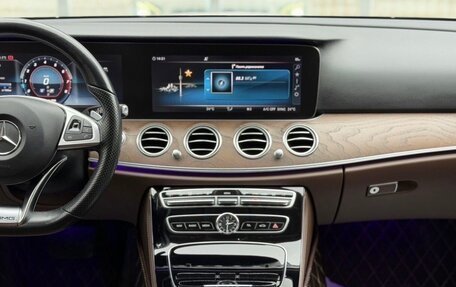 Mercedes-Benz E-Класс, 2017 год, 2 890 000 рублей, 31 фотография