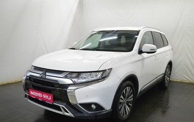 Mitsubishi Outlander III рестайлинг 3, 2019 год, 2 075 000 рублей, 1 фотография