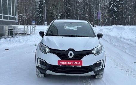 Renault Kaptur I рестайлинг, 2019 год, 930 000 рублей, 3 фотография