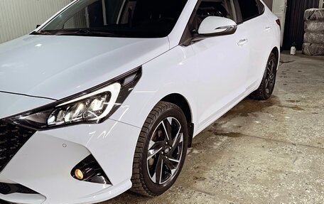 Hyundai Solaris II рестайлинг, 2021 год, 1 550 000 рублей, 2 фотография