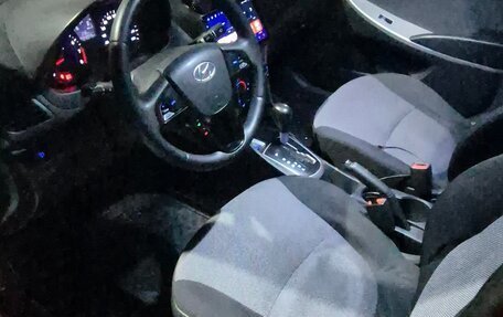 Hyundai Solaris II рестайлинг, 2011 год, 665 000 рублей, 3 фотография