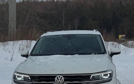 Volkswagen Tiguan II, 2018 год, 2 100 000 рублей, 3 фотография