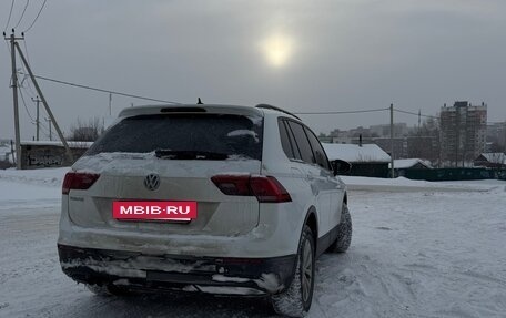 Volkswagen Tiguan II, 2018 год, 2 100 000 рублей, 4 фотография