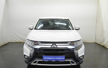 Mitsubishi Outlander III рестайлинг 3, 2019 год, 2 075 000 рублей, 2 фотография