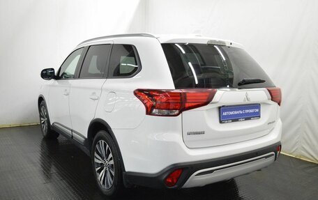 Mitsubishi Outlander III рестайлинг 3, 2019 год, 2 075 000 рублей, 7 фотография