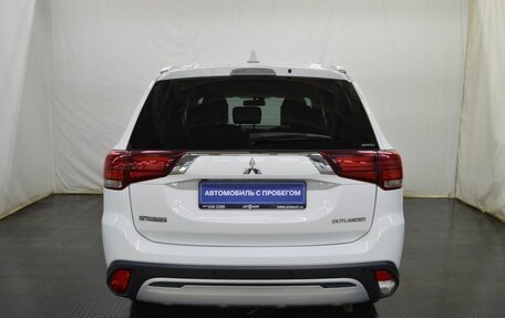 Mitsubishi Outlander III рестайлинг 3, 2019 год, 2 075 000 рублей, 6 фотография