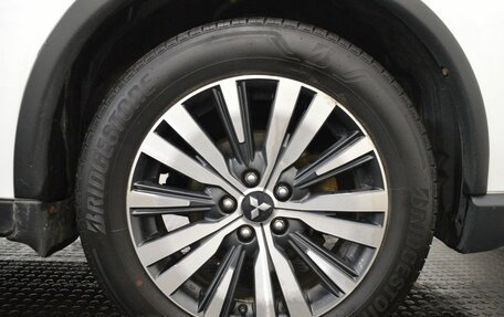 Mitsubishi Outlander III рестайлинг 3, 2019 год, 2 075 000 рублей, 9 фотография