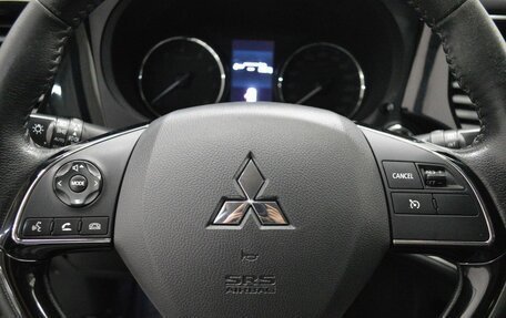 Mitsubishi Outlander III рестайлинг 3, 2019 год, 2 075 000 рублей, 16 фотография