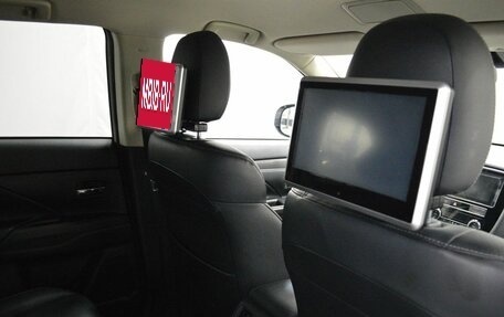 Mitsubishi Outlander III рестайлинг 3, 2019 год, 2 075 000 рублей, 15 фотография