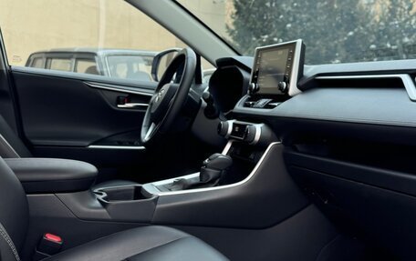 Toyota RAV4, 2022 год, 4 230 000 рублей, 8 фотография