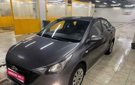 Hyundai Solaris II рестайлинг, 2021 год, 1 570 000 рублей, 1 фотография