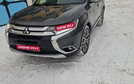 Mitsubishi Outlander III рестайлинг 3, 2015 год, 2 000 000 рублей, 1 фотография