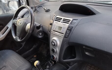 Toyota Yaris III рестайлинг, 2007 год, 550 000 рублей, 8 фотография