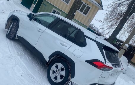 Toyota RAV4, 2021 год, 2 900 000 рублей, 2 фотография