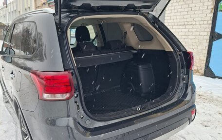 Mitsubishi Outlander III рестайлинг 3, 2015 год, 2 000 000 рублей, 6 фотография