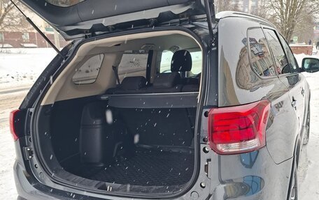 Mitsubishi Outlander III рестайлинг 3, 2015 год, 2 000 000 рублей, 12 фотография