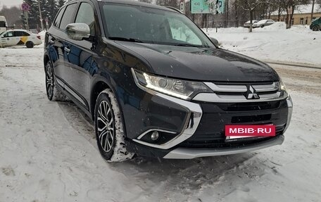 Mitsubishi Outlander III рестайлинг 3, 2015 год, 2 000 000 рублей, 2 фотография