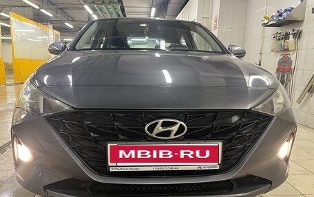 Hyundai Solaris II рестайлинг, 2021 год, 1 570 000 рублей, 2 фотография