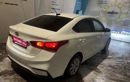 Hyundai Solaris II рестайлинг, 2018 год, 890 000 рублей, 5 фотография