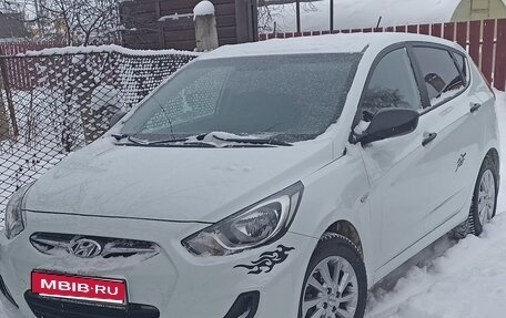 Hyundai Solaris II рестайлинг, 2012 год, 700 000 рублей, 1 фотография