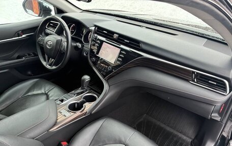 Toyota Camry, 2018 год, 2 820 000 рублей, 9 фотография